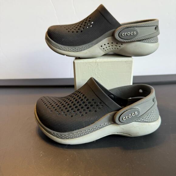 Crocs LiteRide Clogs Kids Size C8 Gray Black Slip On Sandals Lightweight Shoes - Picture 8 of 10
